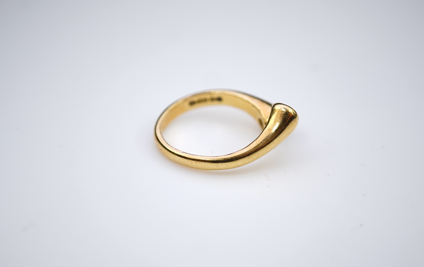 A diamond torque ring